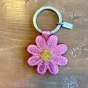 COACH PINK METALLIC LEATHER FLOWER KEYRING